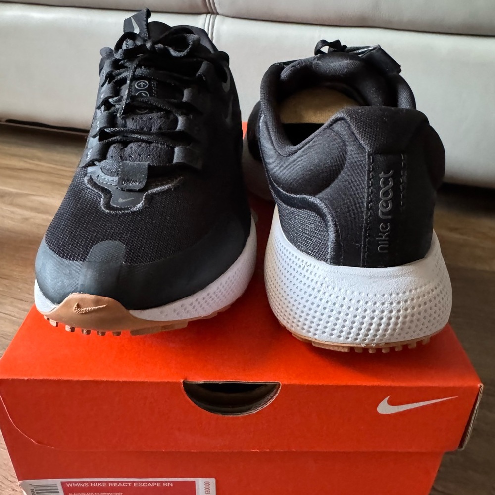 New Nike React Escape Run Black Sneakers